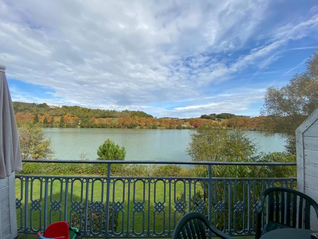 Appartement Au Calme Face Au Lac Marciac Exterior foto